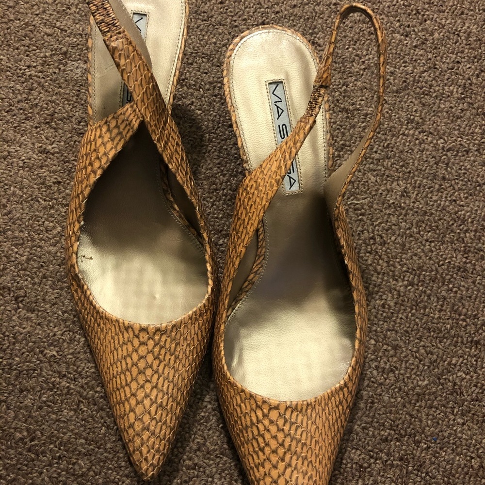 via spiga heels Beige animal print slingBack Pump